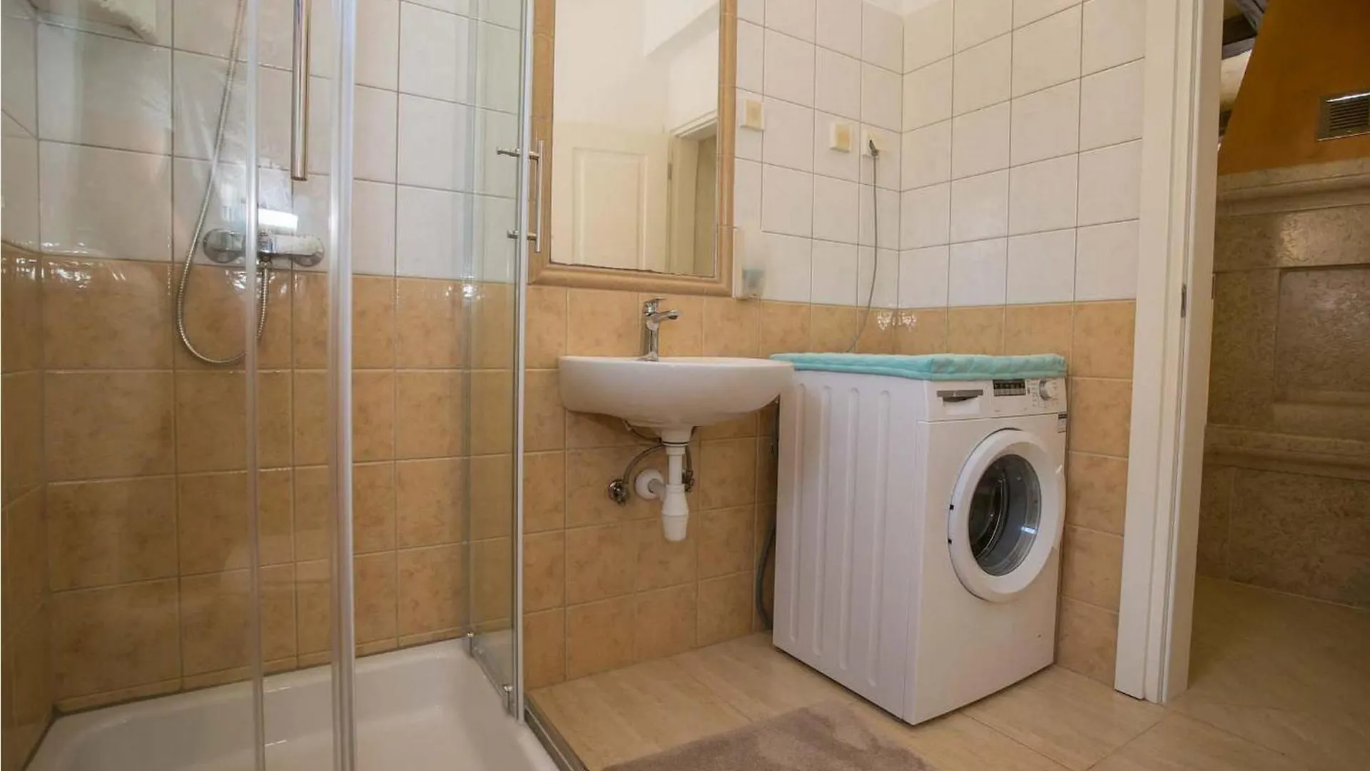 Casa Ivana Karojba Holiday home
